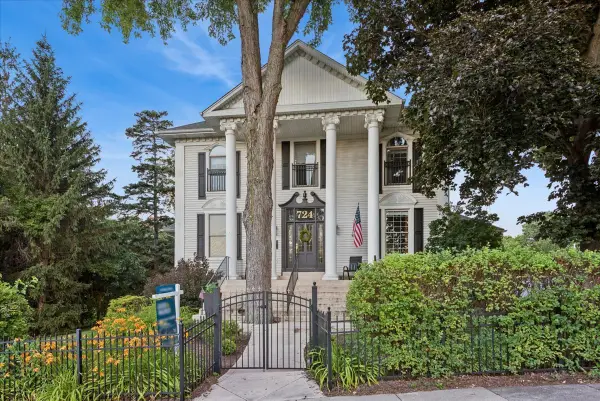 724 S Batavia Avenue, Geneva, IL 60134