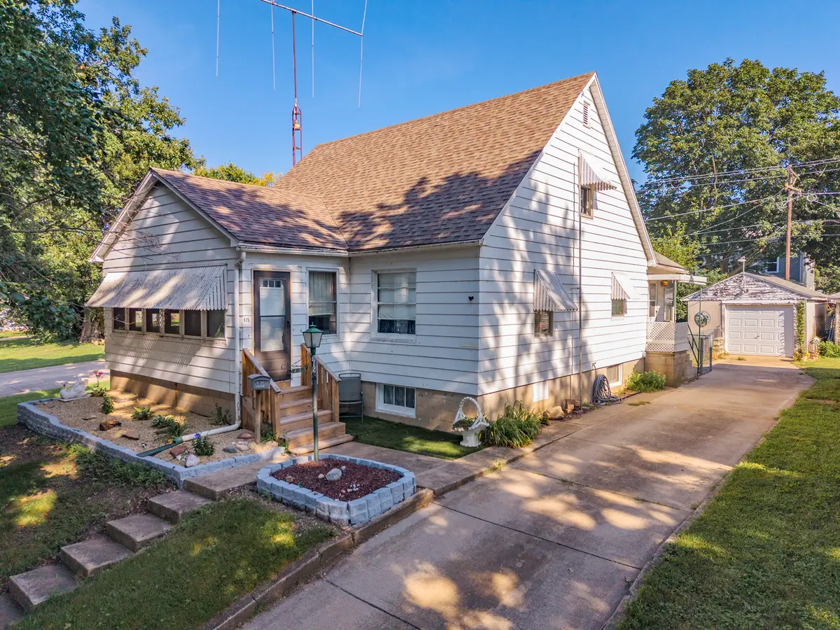 815 W Water Street, Pontiac, IL 61764 - #1
