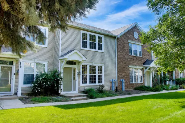 131 Springbrook Trail S, Oswego, IL 60543