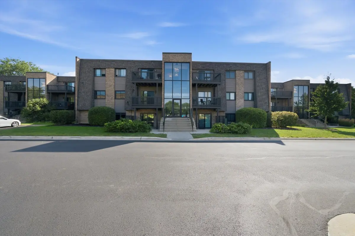 1422 Stonebridge Circle #M5, Wheaton, IL 60189 - #1