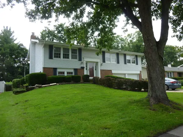 21W651 Glen Valley Drive, Glen Ellyn, IL 60137
