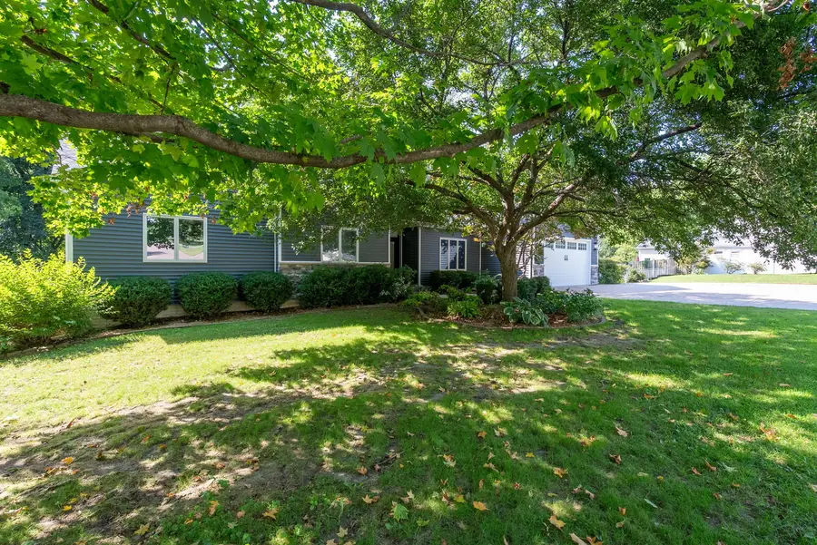 4302 Eastern Avenue, Davenport, IA 52807 - #3