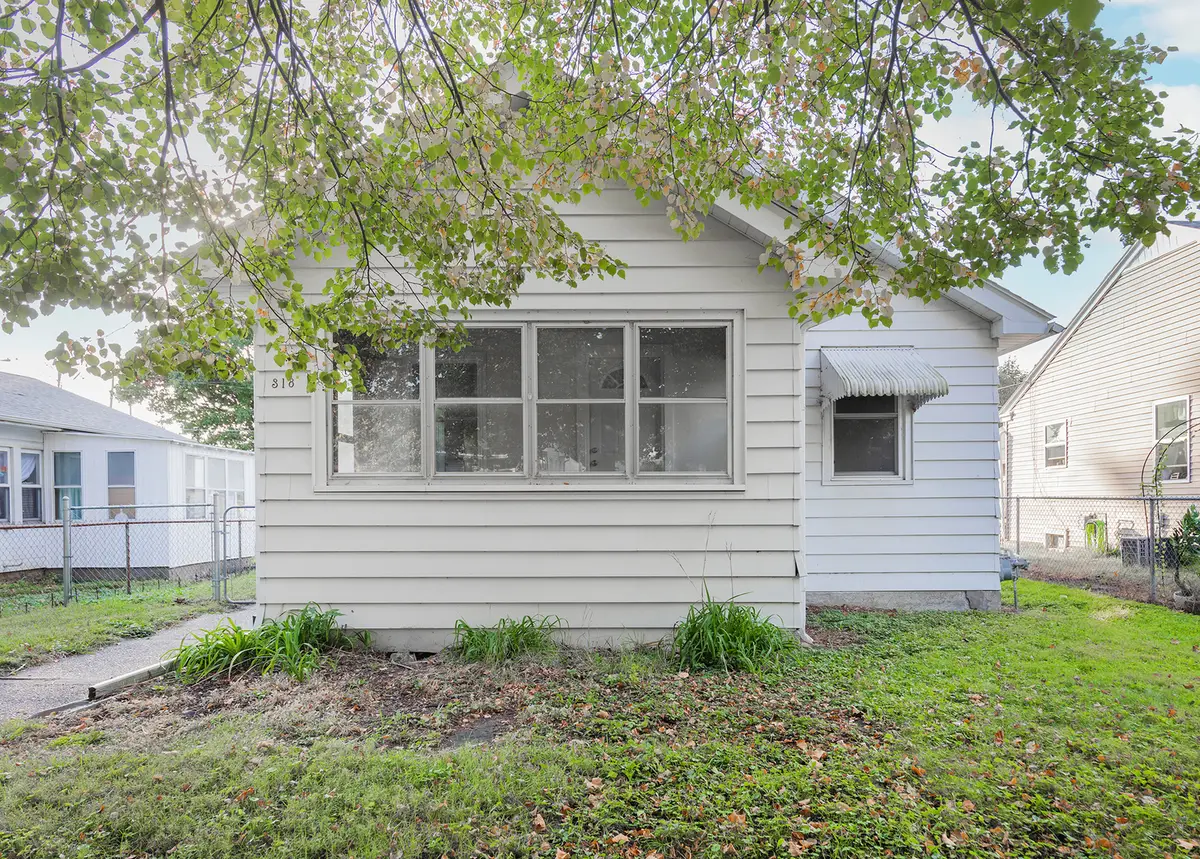 318 S Hazelwood Avenue, Davenport, IA 52802 - #1