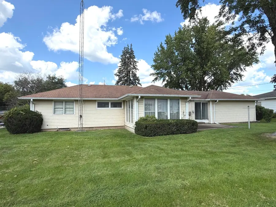 634 Barrington Avenue, East Dundee, IL 60118 - #2