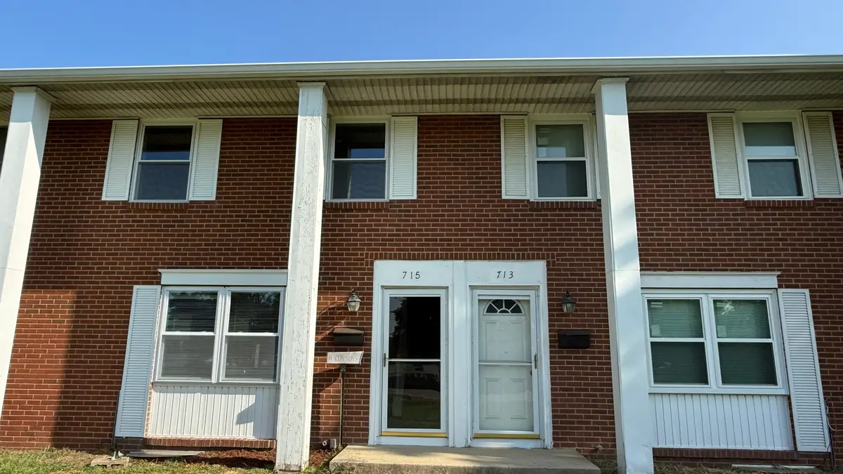 715 Old Indian Trail Road, Aurora, IL 60506 - #1