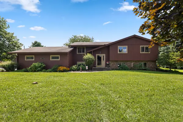 6649 E Oak Hill Road, Stillman Valley, IL 61084
