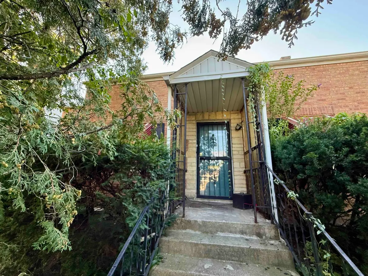 8830 Sayre Avenue, Morton Grove, IL 60053 - #1