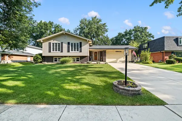 18W076 71st Street, Darien, IL 60561