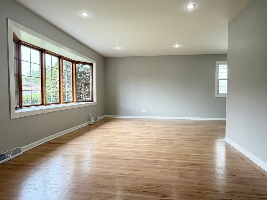 1302 Prince Drive, South Holland, IL 60473 - #3