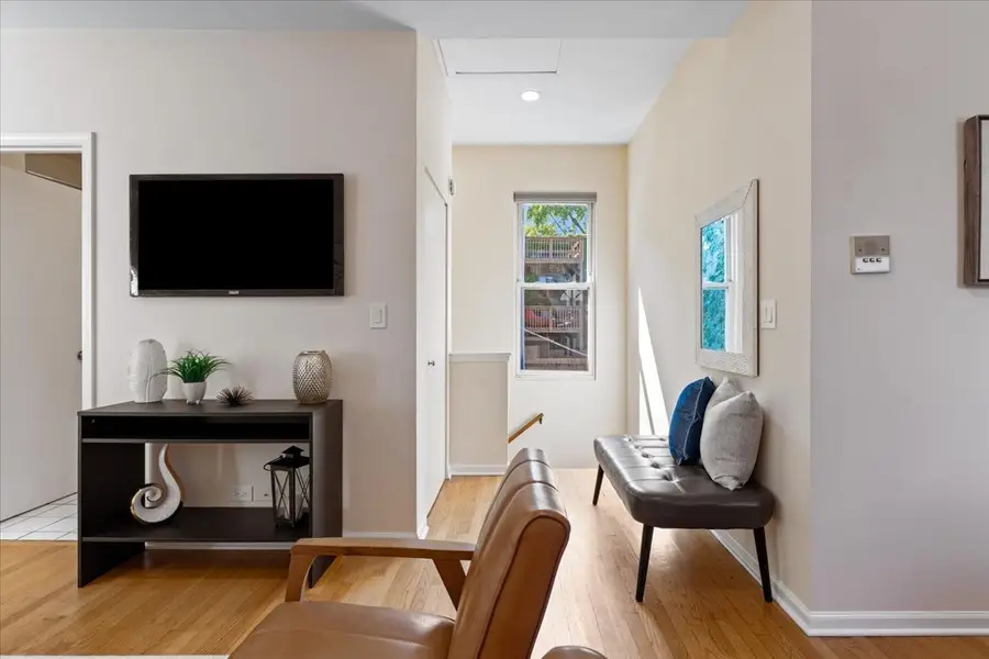 644 W Briar Place #2R, Chicago, IL 60657 - #2