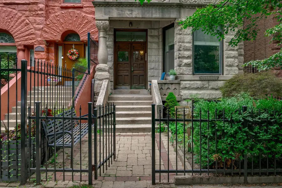 734 W Briar Place #1, Chicago, IL 60657 - #2