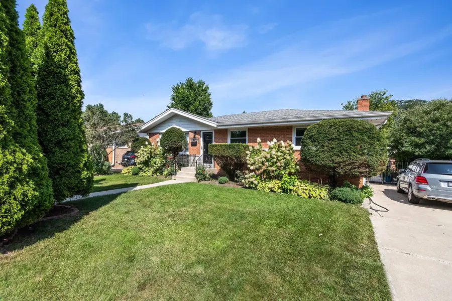 8315 Parkside Avenue, Morton Grove, IL 60053 - #2