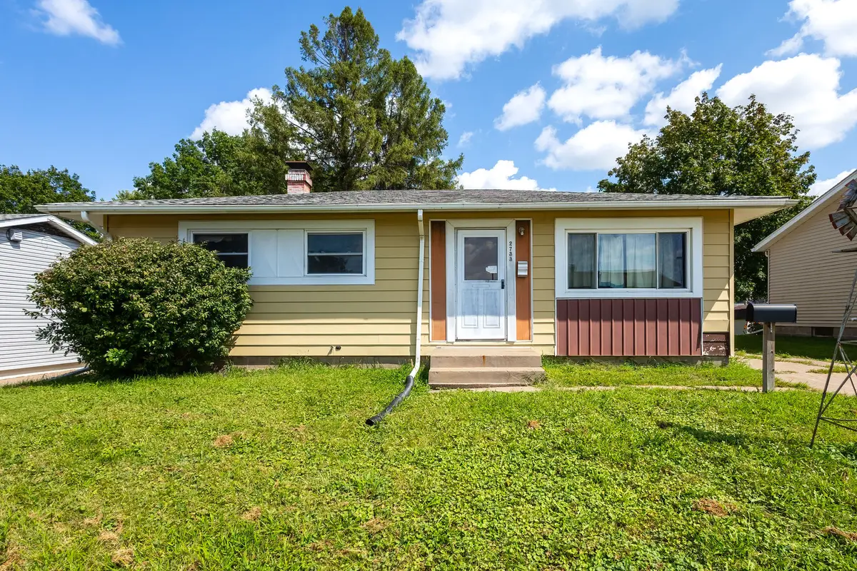 2733 N Lincoln Avenue, Davenport, IA 52804 - #1