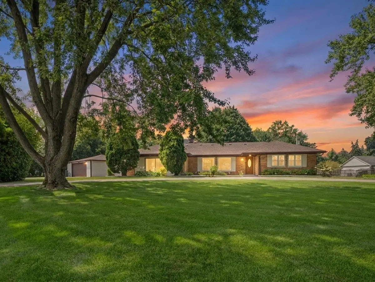 1301 W 54th Street, La Grange Highlands, IL 60525 - #1