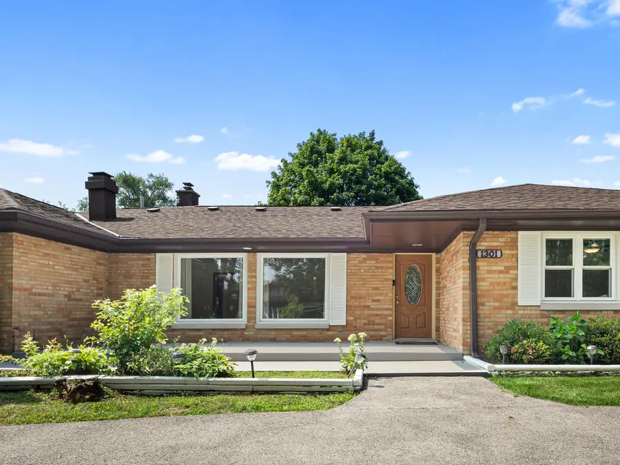 1301 W 54th Street, La Grange Highlands, IL 60525 - #3