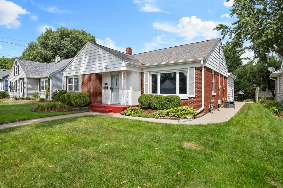 2723 24th Avenue, Moline, IL 61265 - #2