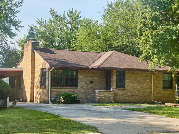 306 Shooting Park Road, Peru, IL 61354
