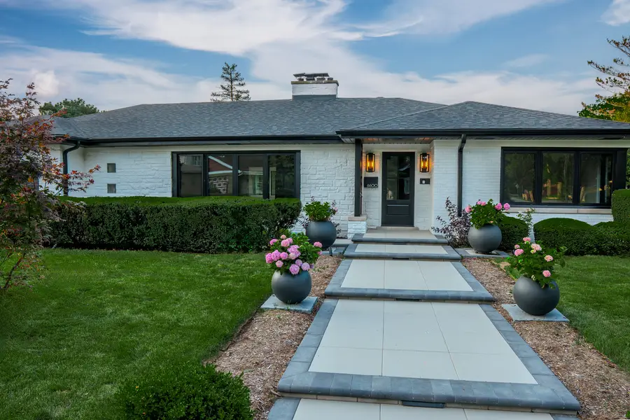 6600 N Kenton Avenue, Lincolnwood, IL 60712 - #2
