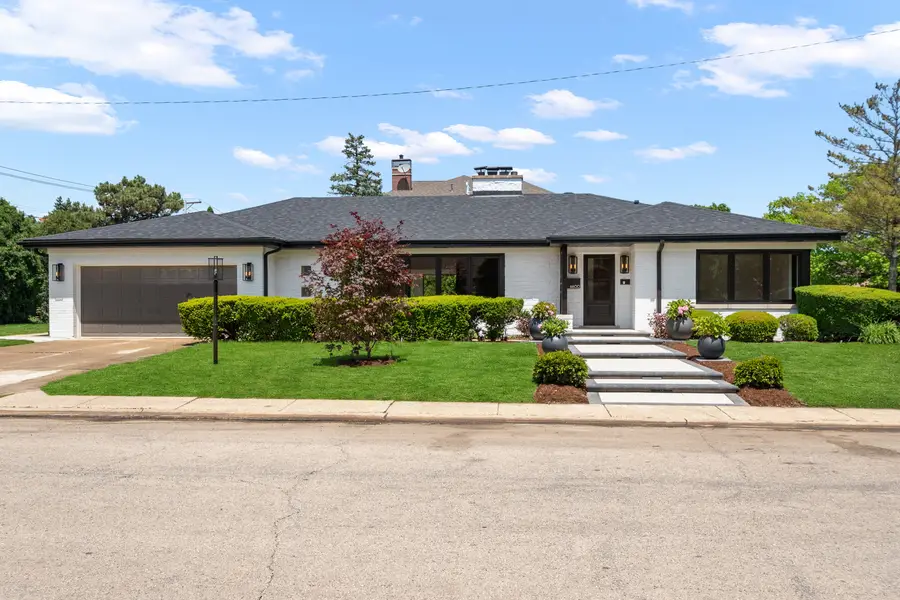 6600 N Kenton Avenue, Lincolnwood, IL 60712 - #3