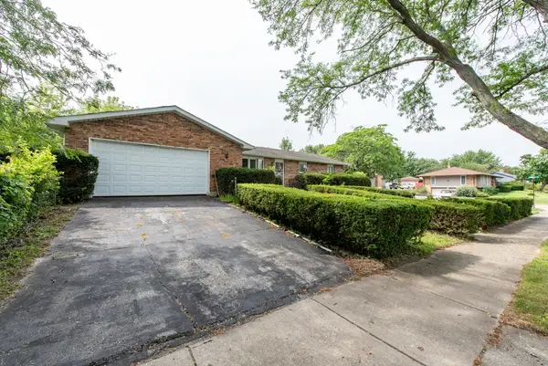 2715 Hyde Park Avenue, Waukegan, IL 60085
