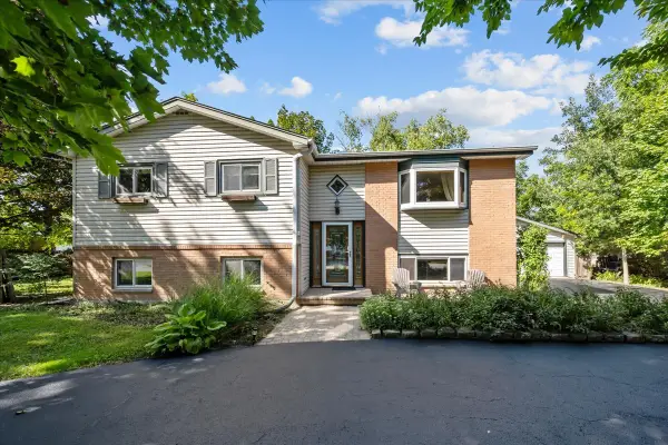 711 Quassey Avenue, Lake Bluff, IL 60044