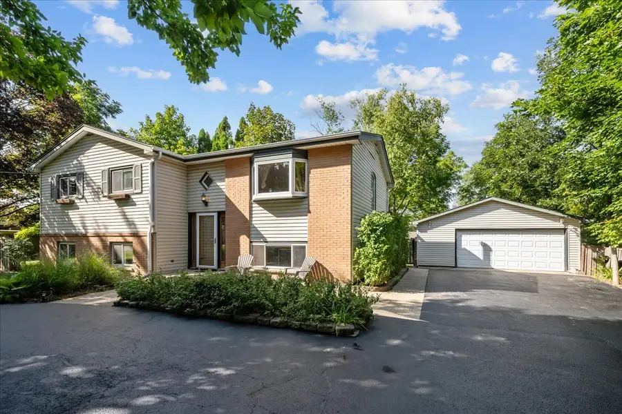 711 Quassey Avenue, Lake Bluff, IL 60044 - #2