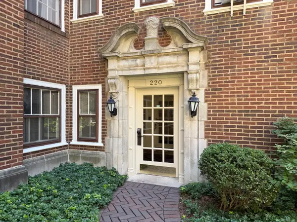 220 S Maple Avenue #42, Oak Park, IL 60302
