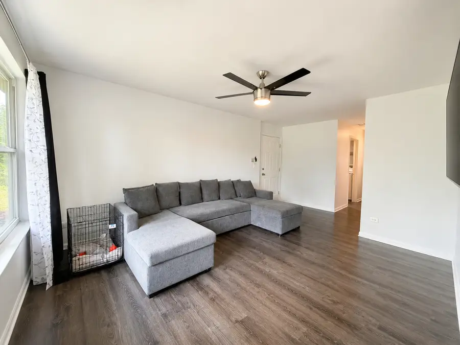 1101 Yorkshire Court #B, Elgin, IL 60120 - #2