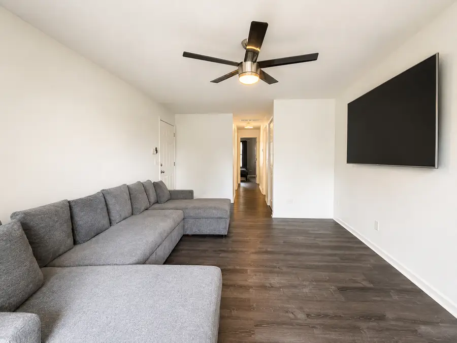 1101 Yorkshire Court #B, Elgin, IL 60120 - #3