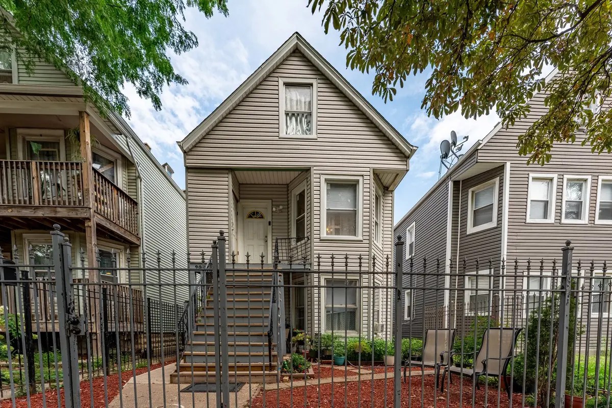 2927 N Avers Avenue, Chicago, IL 60618 - #1