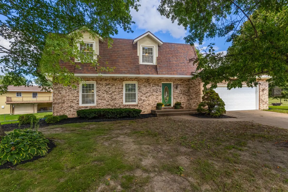 702 W Iowa Street, Eldridge, IA 52748 - #1