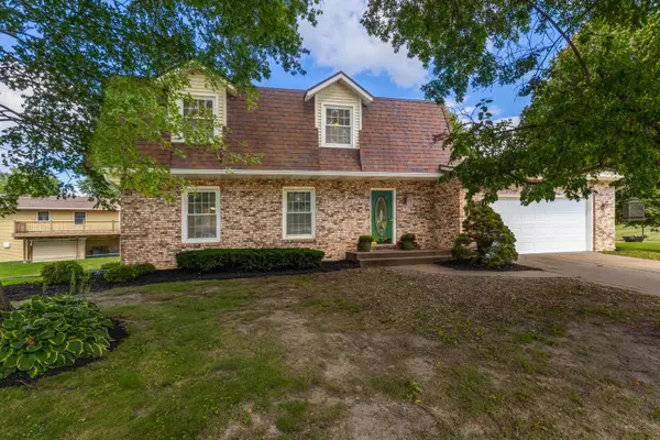 702 W Iowa Street, Eldridge, IA 52748