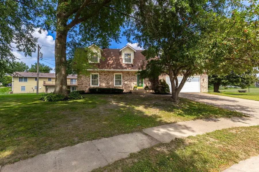 702 W Iowa Street, Eldridge, IA 52748 - #2