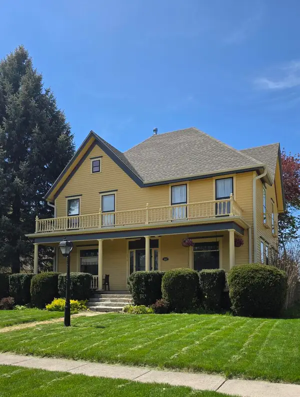 10815 N Woodstock Street, Huntley, IL 60142