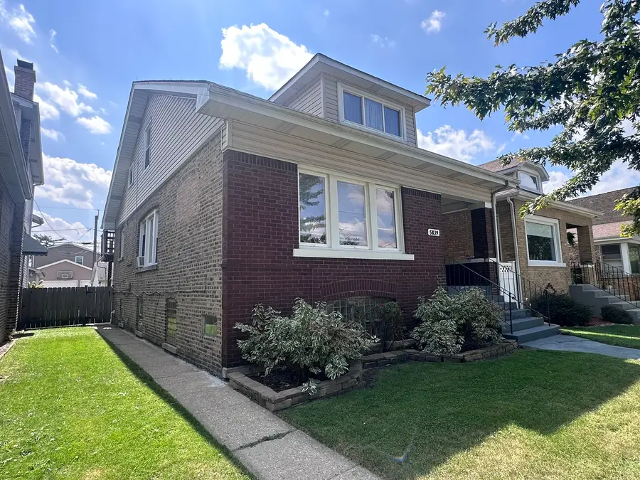 5839 W Eastwood Avenue, Chicago, IL 60630 - #3