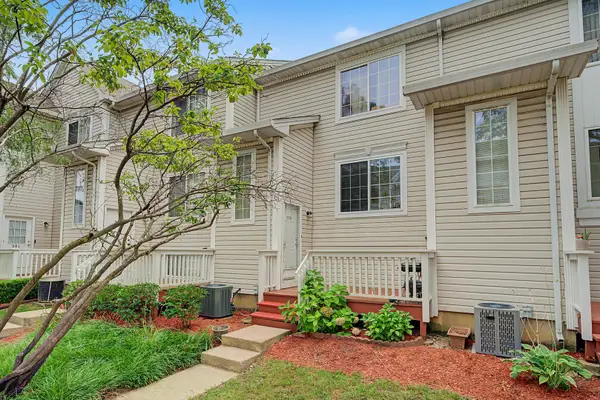 309 Candlelight Court #309, Bolingbrook, IL 60440