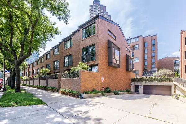 3700 N Lake Shore Drive #303, Chicago, IL 60613
