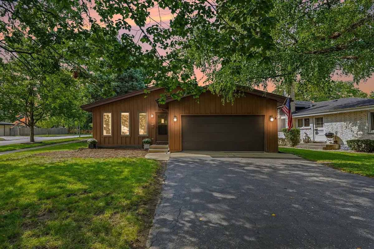 452 Commonwealth Lane, Elmhurst, IL 60126 - #1
