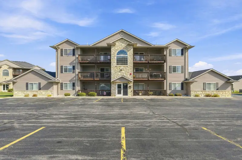 3213 S 16th Avenue #204, Eldridge, IA 52748 - #1