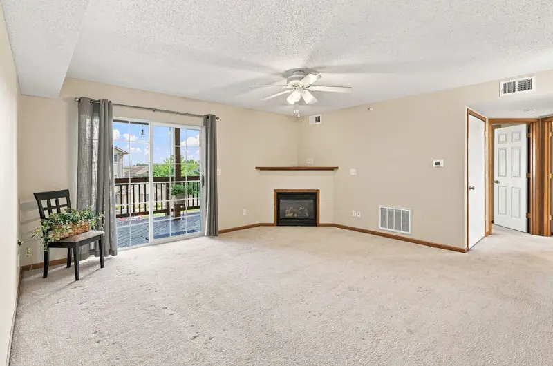 3213 S 16th Avenue #204, Eldridge, IA 52748 - #2