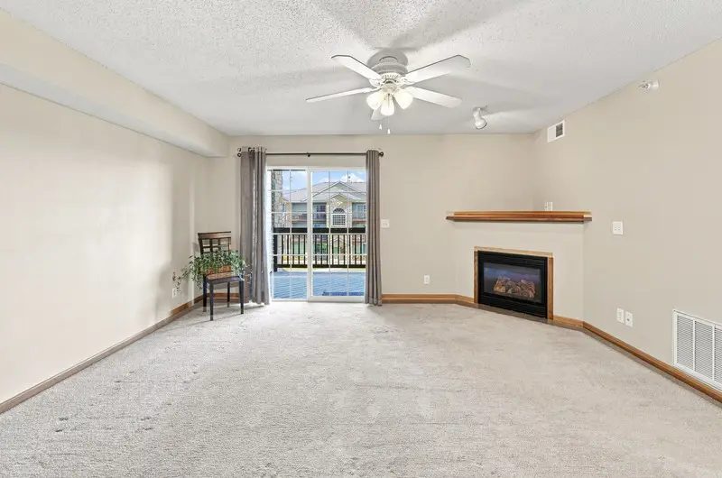 3213 S 16th Avenue #204, Eldridge, IA 52748 - #3