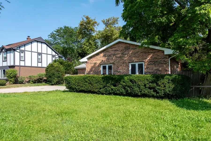 2337 N Sheridan Road, Waukegan, IL 60087 - #3