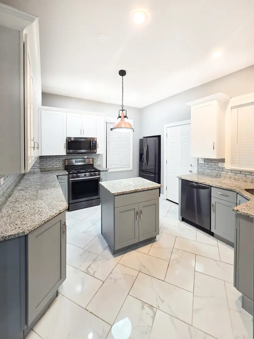 Address Withheld By Seller, Chicago, IL 60649 - #2