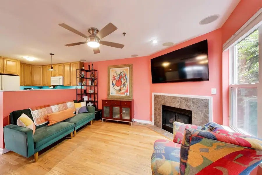2011 W Chase Avenue #2, Chicago, IL 60645 - #3