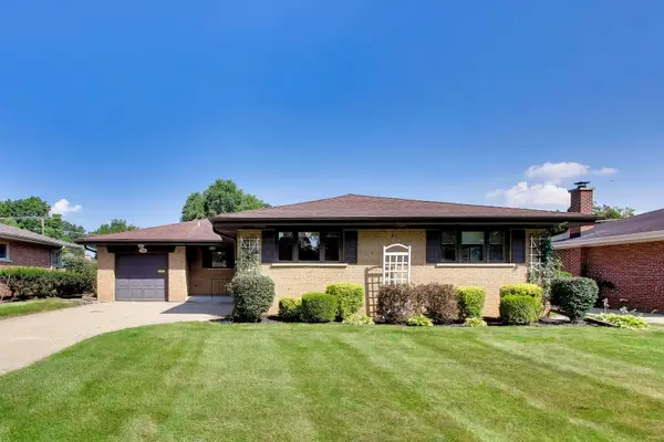 704 W Lonnquist Boulevard, Mount Prospect, IL 60056