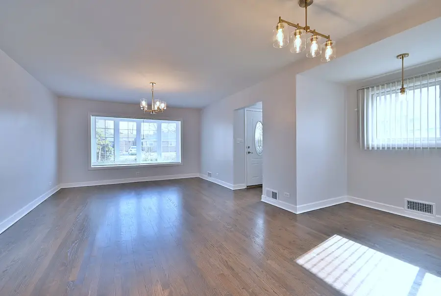 7142 N Keating Avenue, Lincolnwood, IL 60712 - #3