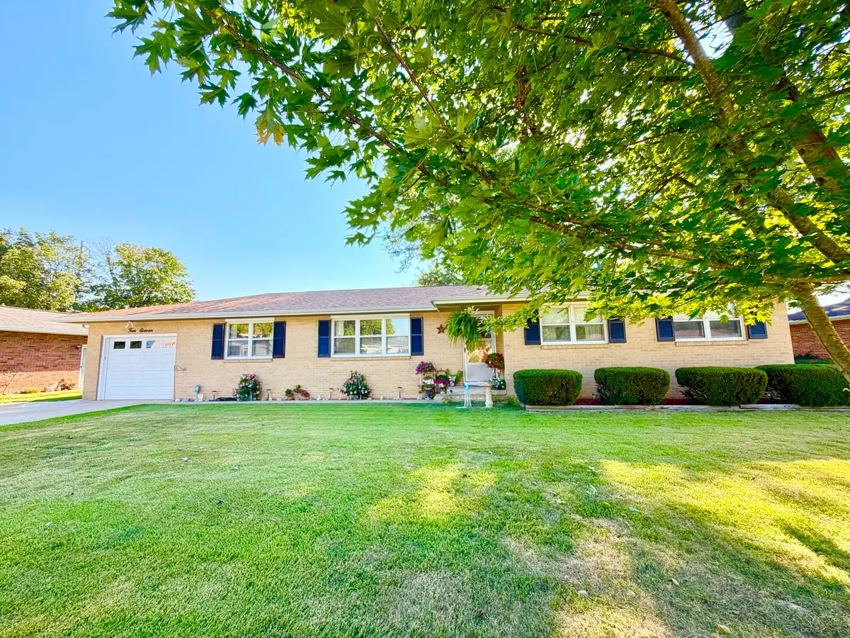 411 Sunset Drive, Centralia, IL 62801 - #1