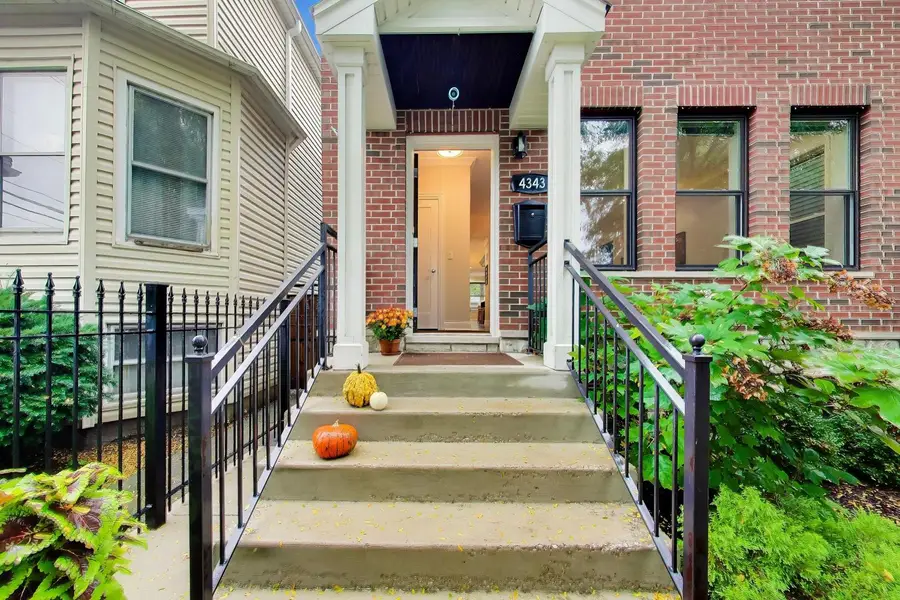 4343 N Hamlin Avenue, Chicago, IL 60618 - #2