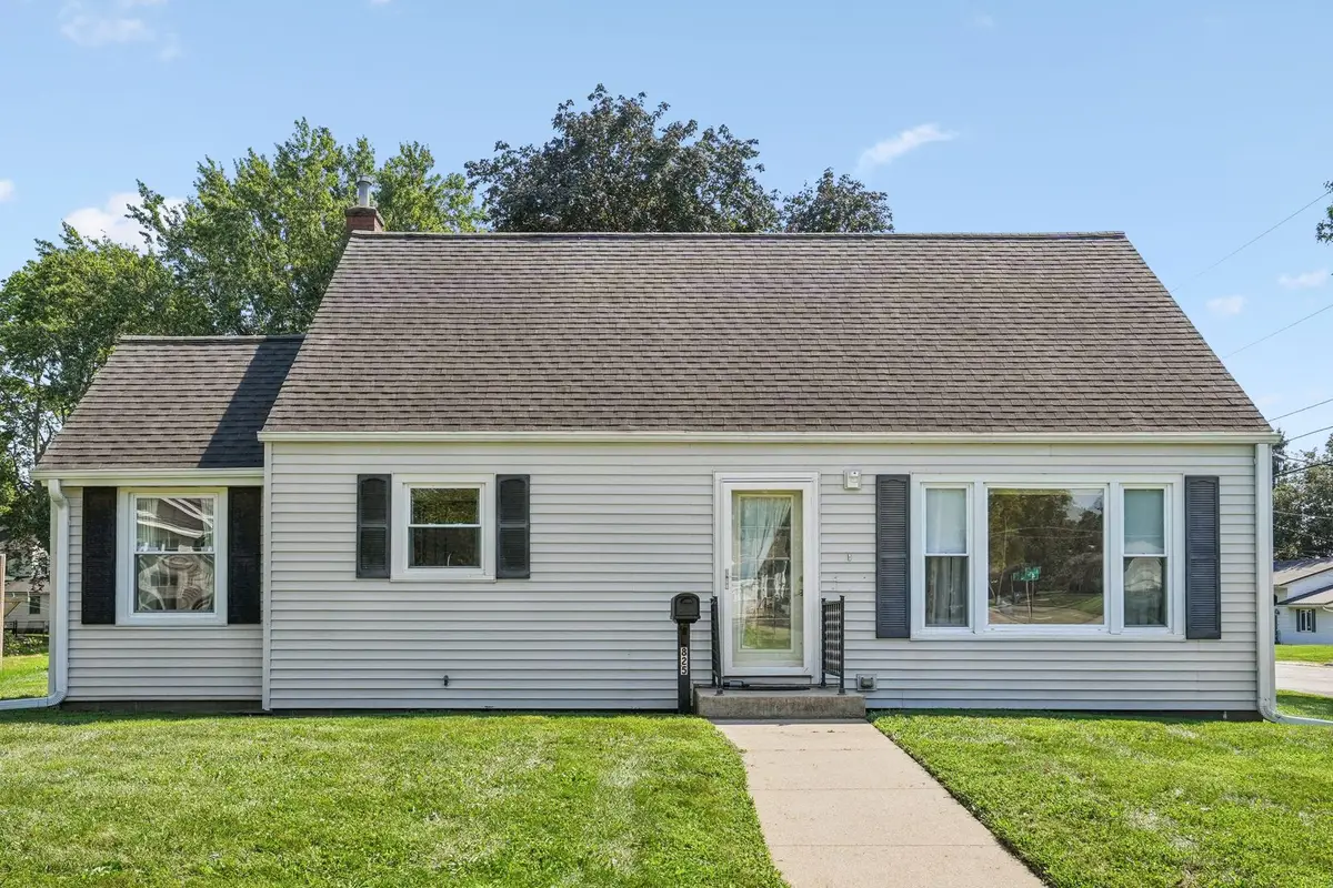 825 4th Street, De Witt, IA 52742 - #1