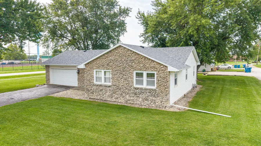201 W Elk Street, Odell, IL 60460 - #3